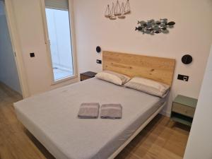 New 2026 luxury design loft, by Santa Barbara Castle, with pool table, AC and wifi
