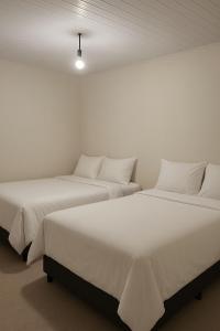 Acasasparadisiaca, Casa com Piscina Quente Hidromasagem, Roupa de cama Incluso e Aceitamos Pet