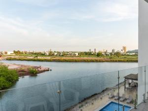 Marina view, 2 minutes from the beach