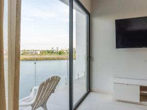 Marina view, 2 minutes from the beach