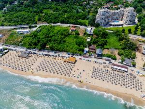 Beachfront Apartment A13