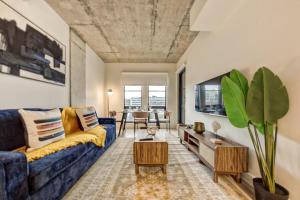Chic Pet-Friendly Stay - Central Montreal