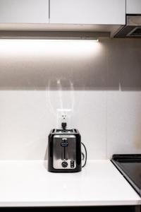 Chic Pet-Friendly Stay - Central Montreal