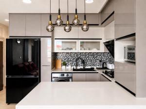 Luxury 2BR - Airport Pickup - Airport 14 Min - Beach 3 Min Walk