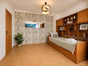 Entire flat 70sq m at Luz just 400m beach distance