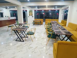 Narayan Restaurant And Banquet