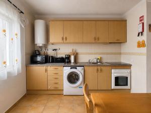 Entire flat 70sq m at Luz just 400m beach distance