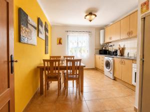 Entire flat 70sq m at Luz just 400m beach distance