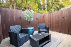 Beacon Brick Bungalow - PatioWiFiFamily & Groups
