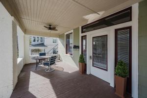 Vulcan Heights - Historic Home with Modern Touches