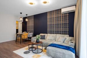 Nestio Premium Designer Apartment 2BR City Center