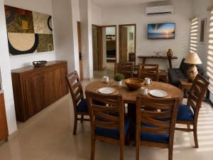 2br 1ba Condo 1 block to ocean Condo 1