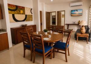 2br 1ba Condo 1 block to ocean Condo 1