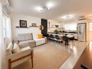 Casa com 2 quartos, estacionamento e ar-condicionado