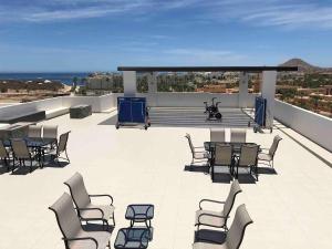 Luxury Penthouse Rooftop Pool Walk to Beach
