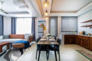 Ocean Breeze retreat - 7 min Beach walk | Pool
