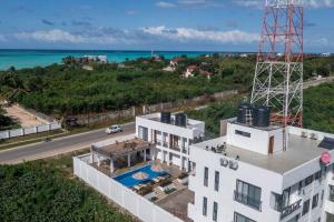 Ocean Breeze retreat - 7 min Beach walk | Pool