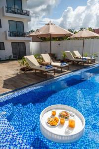 Ocean Breeze retreat - 7 min Beach walk | Pool