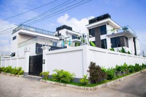 Luxury Hideaway Wi-Fi + Gym + Pool+ Hot Tub