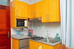 Serenity Peak Apt -King Bed - Kitchen-Laundry-Generator