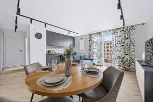 Warsaw Bemowo Apt with Underground Parking, Balcony by Rentujemy