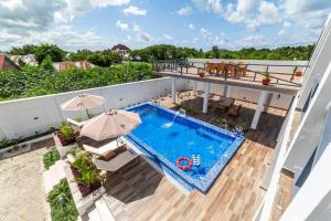 Luxury Beachwalk Apt-Pool, King Bed-Rooftop Views