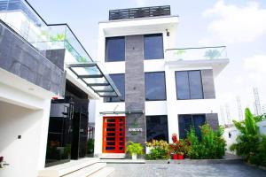 New Vibrant Charm wPool +HotTub | Gym | Wi-Fi