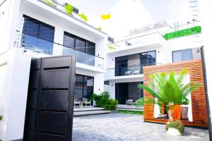New Vibrant Charm wPool +HotTub | Gym | Wi-Fi