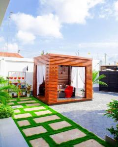 Luxury Oasis 2BDR Apt. wPOOL - Jacuzzi - Gym - Near Mall