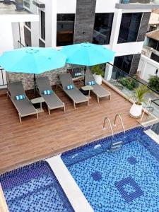 Luxury Oasis 2BDR Apt. wPOOL - Jacuzzi - Gym - Near Mall