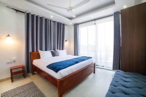 7 - Min Walk to Beach | Pool - KING Bed | Wi-Fi