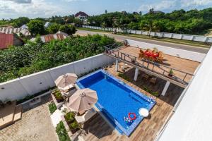 7 - Min Walk to Beach | Pool - KING Bed | Wi-Fi