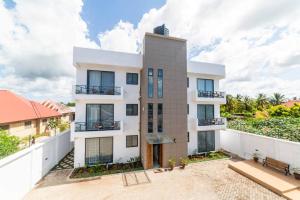 7 - Min Walk to Beach | Pool - KING Bed | Wi-Fi