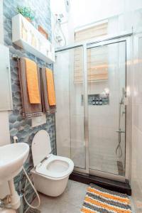 The Retreat - Private Apt - Wi-Fi -Near shopping