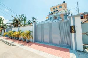 The Retreat - Private Apt - Wi-Fi -Near shopping