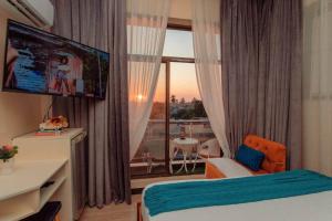 The Lavish suite with Sunset view @Arikays homes
