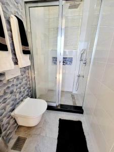 The Lavish suite with Sunset view @Arikays homes