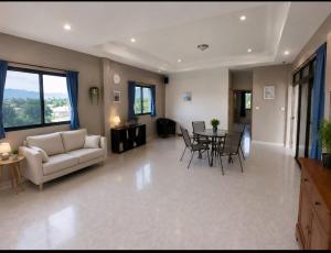 Spacious Rooftop Apartment with Terrace