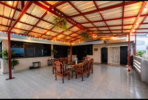 Spacious Rooftop Apartment with Terrace
