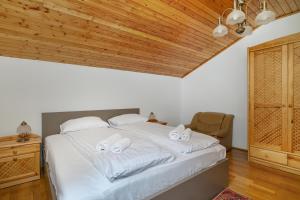 Przytulne Apartamenty w Klimatycznym Domu nad Białką w Otoczeniu Górskich Krajobrazów by Noclegi Renters