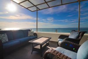 Modern Beachfront - Casa Caballito del Mar
