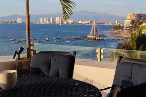 Modern Beachfront - Casa Caballito del Mar