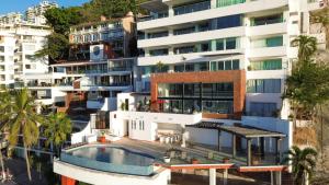 Modern Beachfront - Casa Caballito del Mar