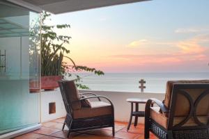Modern Beachfront - Casa Caballito del Mar