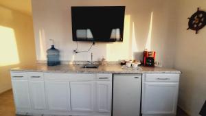 Cozy Seaside Suite wAmazing Views and Kitchenette