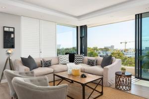 Luxury Apartment with Private Pool City Views
