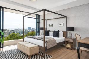 Luxury Apartment with Private Pool City Views