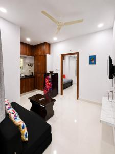 VJH 601 1BHK Penthouse by Charter Stays