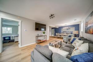 Family Fun! Indoor Jungle Gym, Hot Tub & Beach