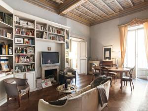 Luxurious apartment in a historic palace